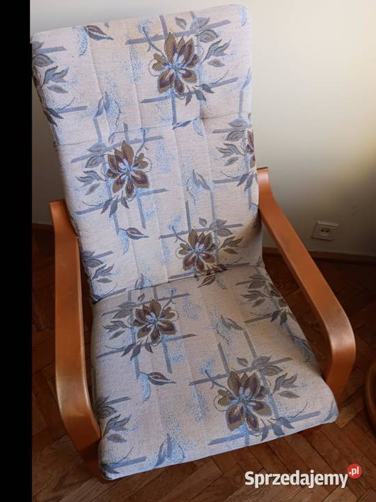 dwa gięte drewniane fotele