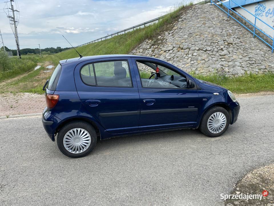 Toyota Yaris 2005 10 benzyna 5 drzwi wspomaganie Zarejestrowany w Polsce Bobrek