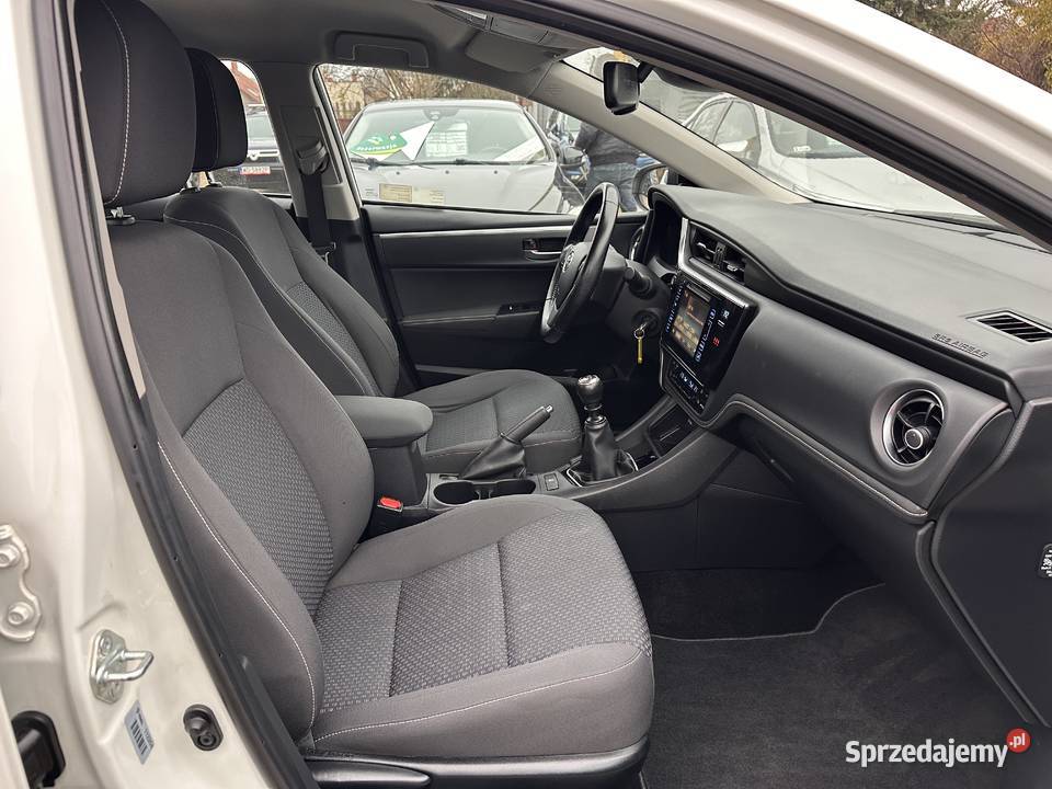 Toyota Corolla 16 benzynaBiała perłaKamera Warszawa