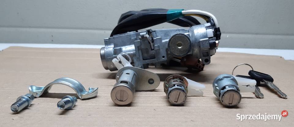 WKŁADKI DRZWI BAGAŻNIKA STACYJKA HONDA CIVIC V Części samochodowe Mielęcin