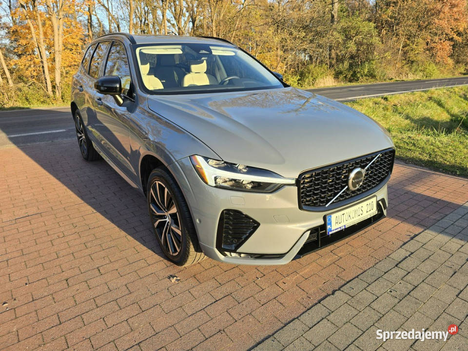 Volvo XC 60 Volvo XC 60 20 Hybryda 250 z niskim światła do jazdy dziennej Samochody osobowe Cielcza