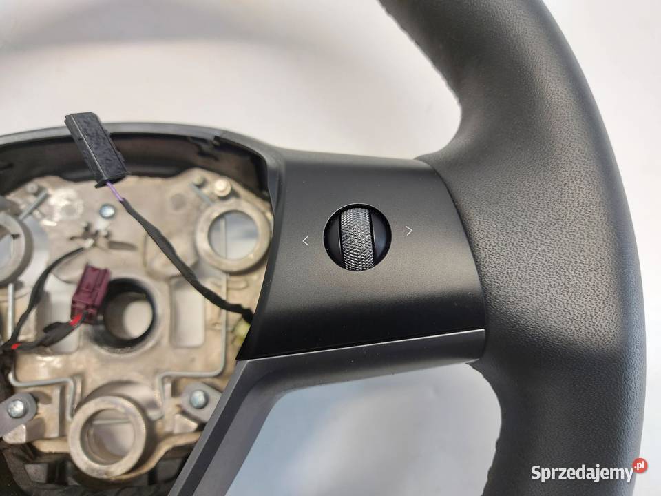 TESLA MODEL Y 2024r KIEROWNICA MULTIFUNKCJA
