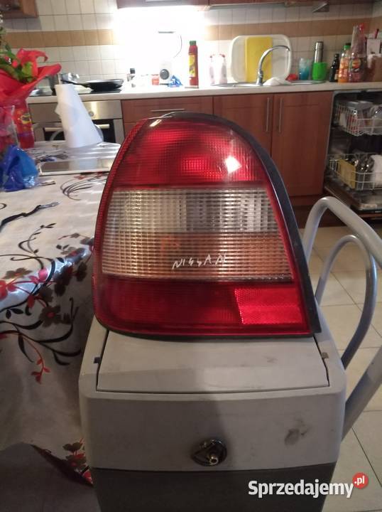 lampa tył nissan sunny sprzedam