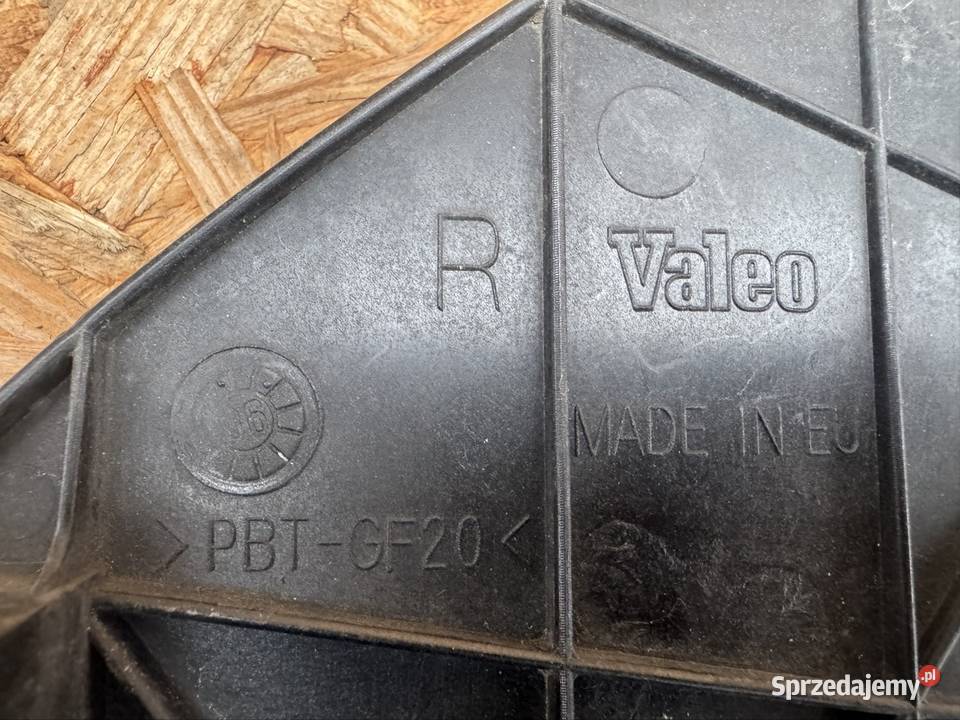 Ślizg mocowanie pod lampę przód prawy rh audi a4 Międzychód