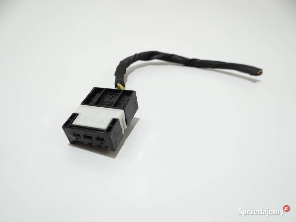 KOSTKA LAMPY TYŁ W KLAPĘ BAGAŻNIKA BMW E61 Lampy tylne Strzyżewice