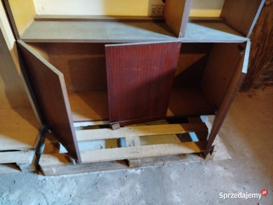 Regał trzyczęściowy z płyty meblowej wiśniowy Meble Kraków