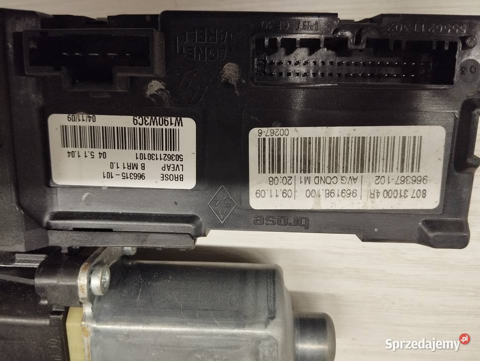 Silniczek szyby lewy przód Megane III 807310004R osobowe