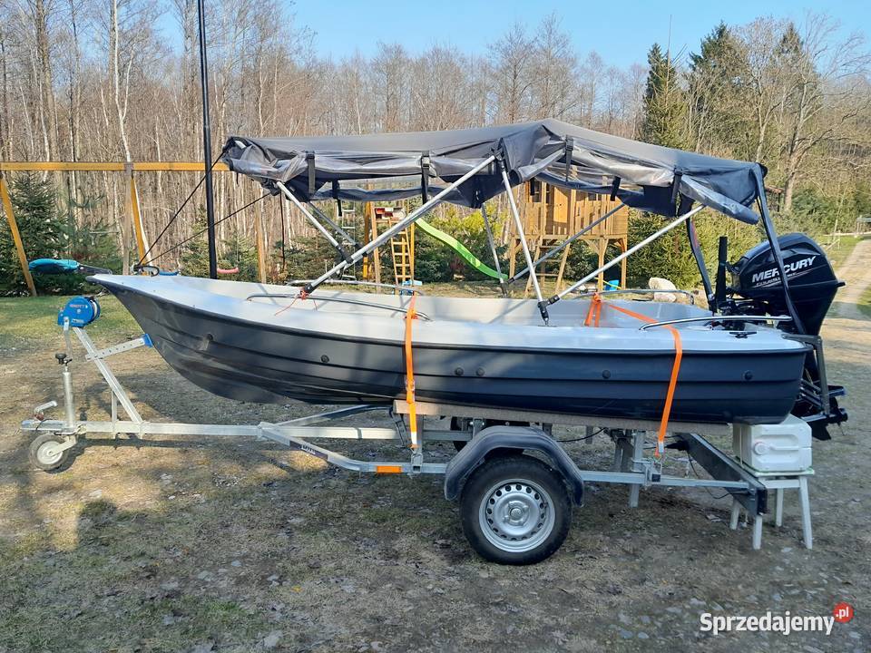 ŁÓDKA WĘDKARSKA Z NAMIOTEM I PRZYCZEPĄ