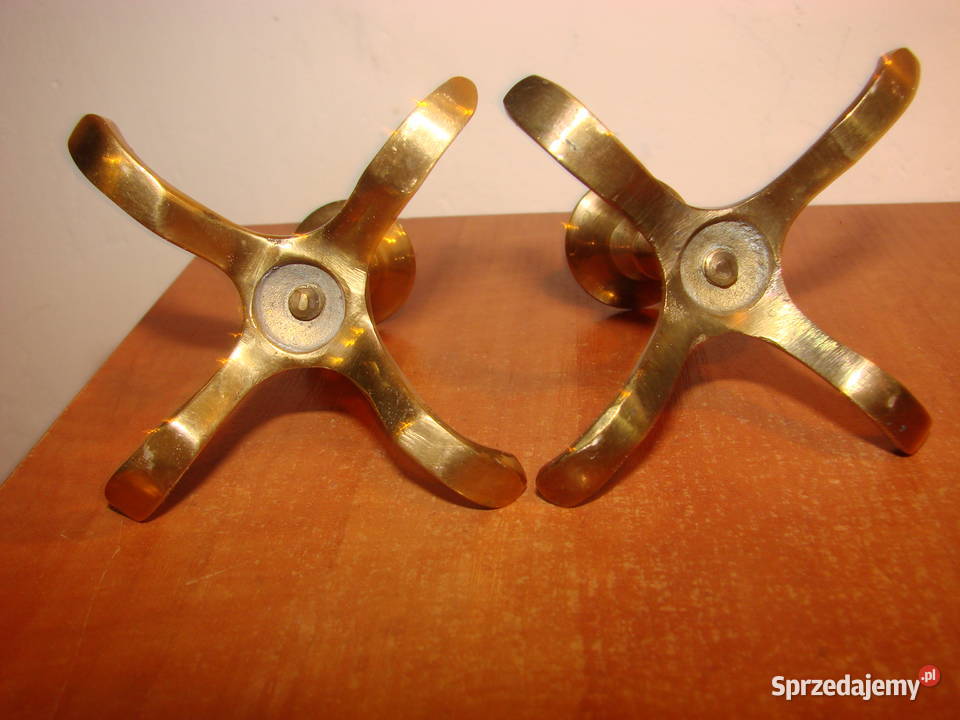 mały mosiężny świecznik
