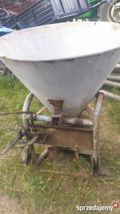 Rozsiewacz nawozu BĄK Trzemeszno