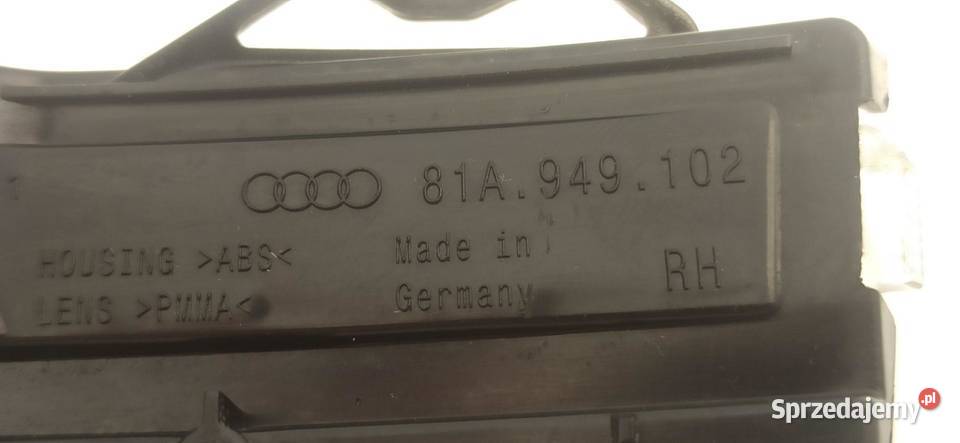 AUDI Q3 83A KIERUNKOWSKAZ PRAWY 81A949102
