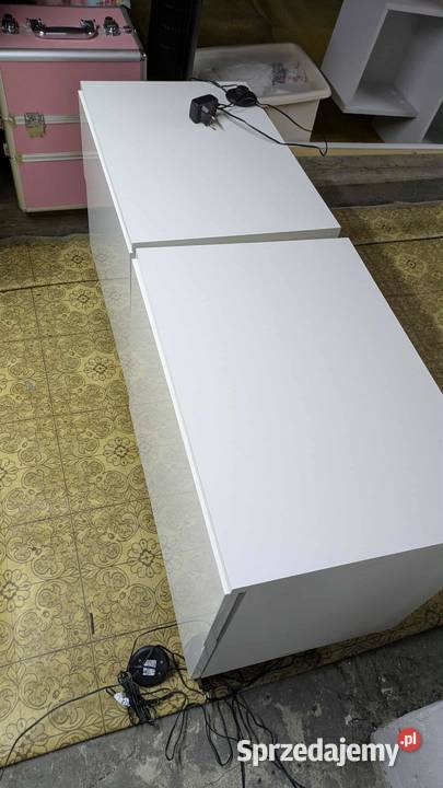 Dwie szafki nocne z podświetleniem Studzionka