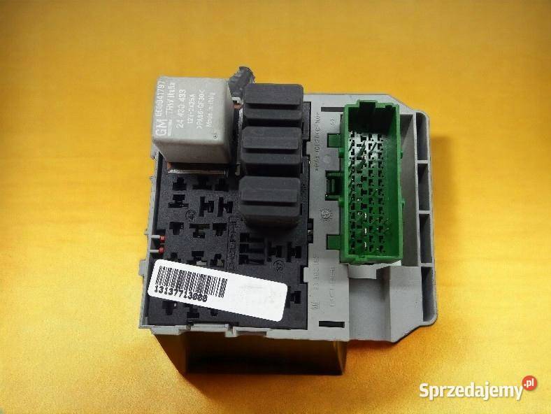 SKRZYNKA BEZPIECZNIKÓW 93363150 Opel Meriva I sprzedam