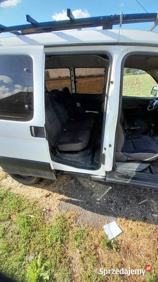 Citroen Berlingo 19 d 2004 r Czerniczyn