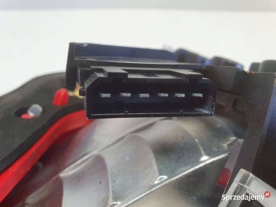 Audi A4 B5 lift sedan 9901r TYLNA LAMPA LEWA sprzedam