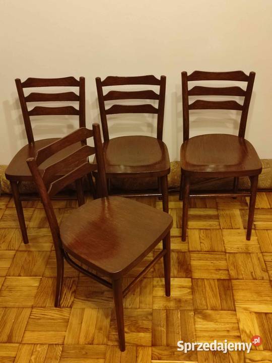 Zestaw 4 drewnianych krzeseł po renowacji z lat '70