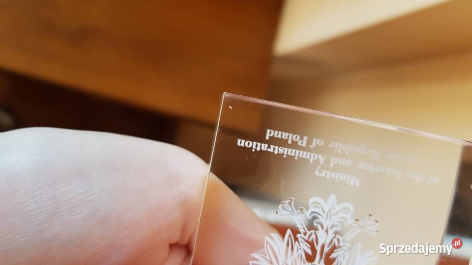 Emblemat z orłem z pleksi w j angielskim na Dąbrowa Górnicza