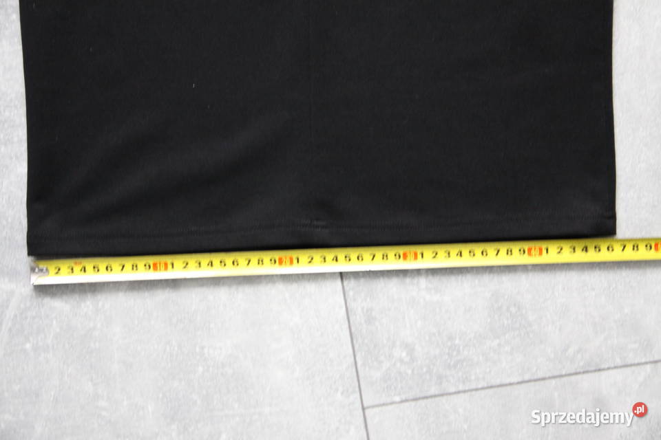 Czarna sukienka z wstawką z tkaniny plumeti śląskie Chorzów