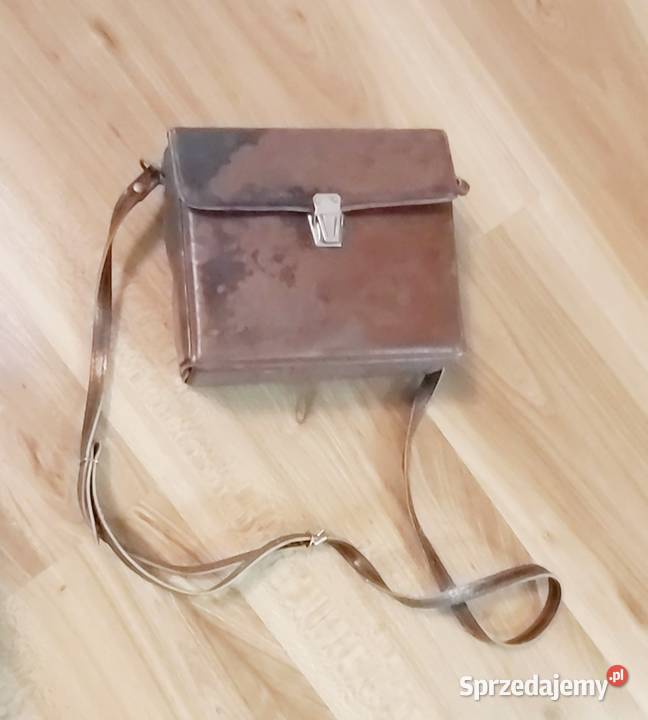 zabytkowa lampa błyskowa z futerałem z PRL wielkopolskie