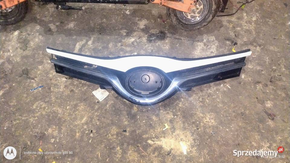 Grill atrapa przednia Toyota Yaris 2015 Atrapy Lubin
