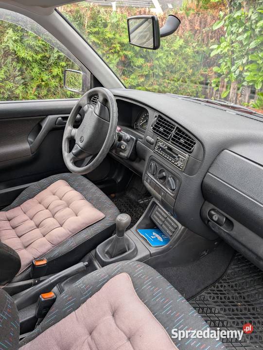 Volkswagen Golf III 18 75 hatchback 161 000 Książenice