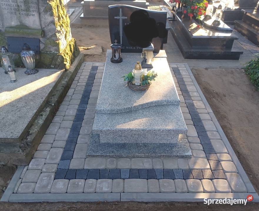 Cmentarz granit kostka brukowa wokół pomnika Ostrów Wielkopolski