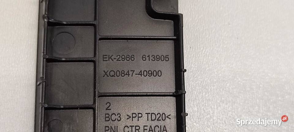 HYUNDAI BAYON LISTWA OSŁONA KONSOLI XQ084740900