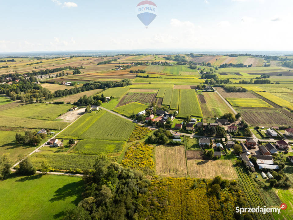 Płaska prostokątna działka 33 do Krakowa asfalt Sprzedaż