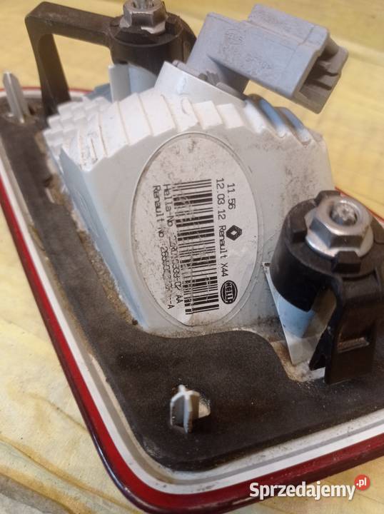 RENAULT TWINGO II LIFT LAMPA PRAWA W KLAPĘ TYŁ Międzychód