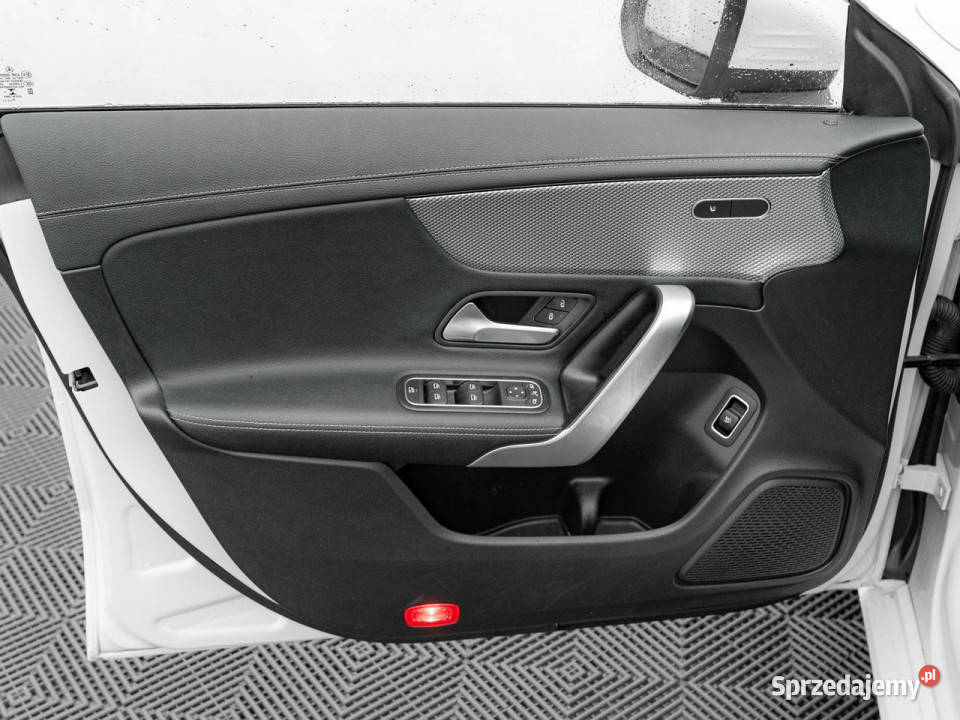 Mercedes CLA 180 GD8A206180 Progressive 7GDCT światła do jazdy dziennej