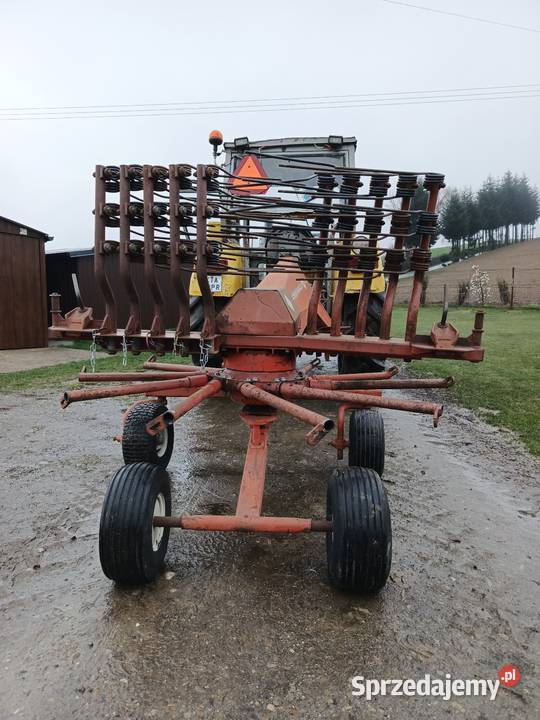 Zgrabiarka Karuzelowa do siana KUHN 3m Lubinka