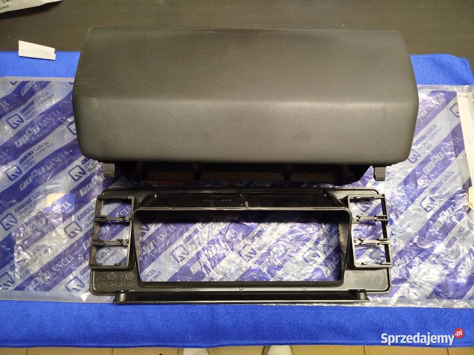 Daszek Obudowa licznika Fiat 126p el fl elx Deski rozdzielcze, konsole