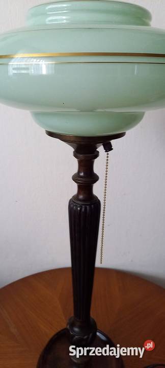 Elegancka drewniana lampa gabinetowa z kloszem