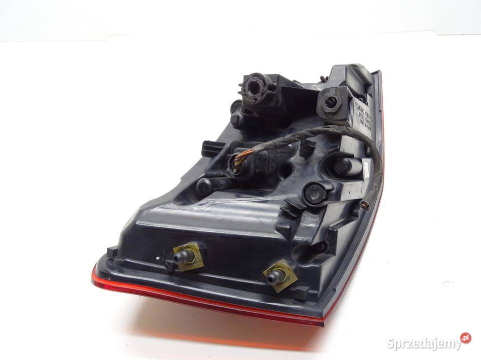 LAMPA PRAWY TYŁ PRAWA TYLNA 8V3945096B AUDI A3