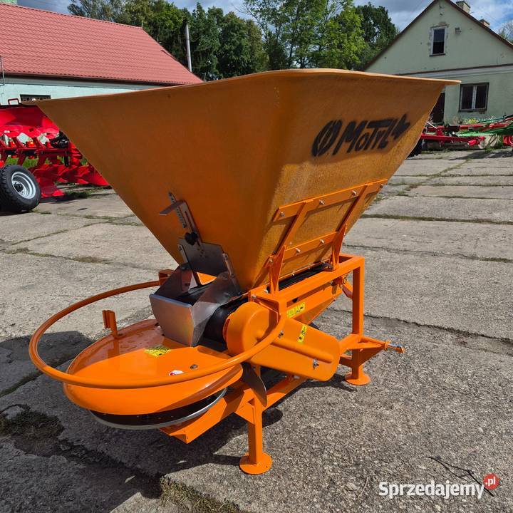 Rozsiewacze nawozów wapna MOTYL N0311 POM Opoczno