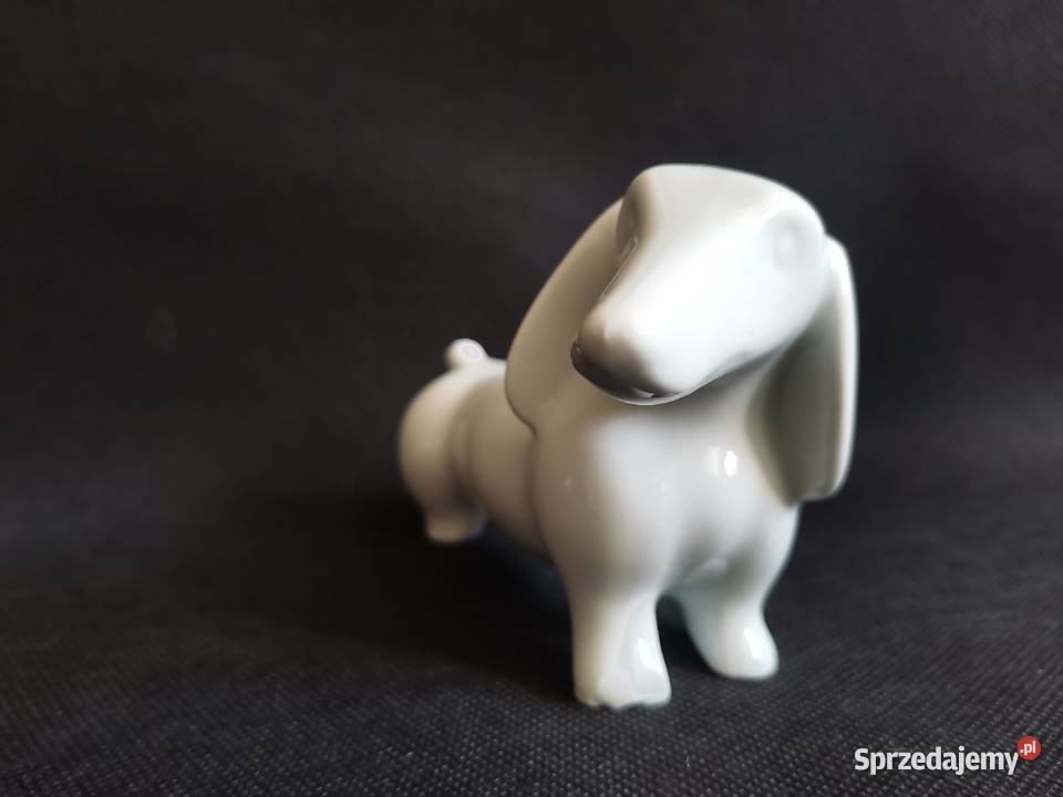 Stara figurka Pies Jamnik porcelana Bogucice PRL