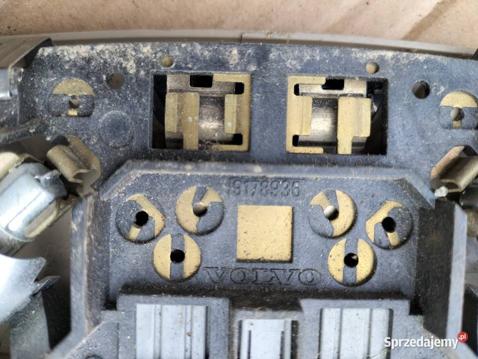 VOLVO S60 9178936 LAMPKA WNĘTRZA OŚWIETLENIE Kamień-Kolonia sprzedam