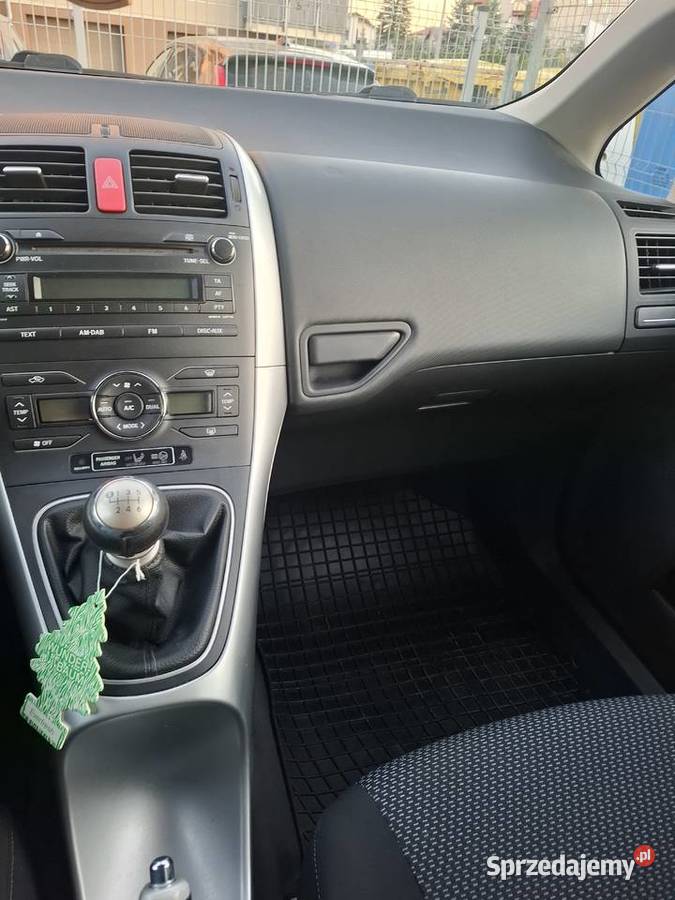 Sprzedam Toyota auris 2010 polift bogata wersja nieuszkodzony Łowicz sprzedam