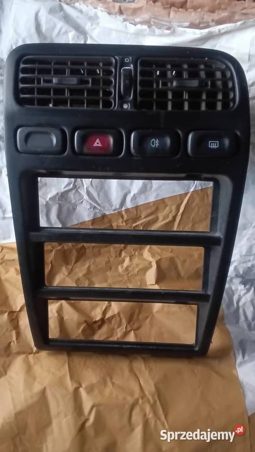Ramka radia Nissan Primera P10 Deski rozdzielcze, konsole Morawica