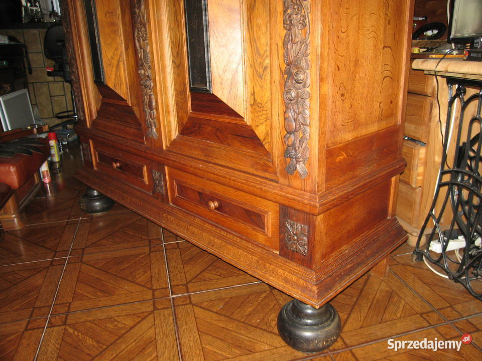 Szafę dębową zabytkową sprzedam