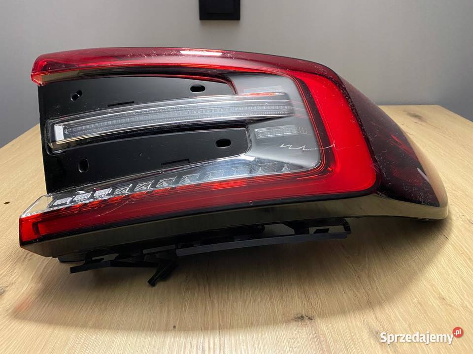 PRAWA LAMPA REFLEKTOR TYŁ LED VOLVO C40 32365667