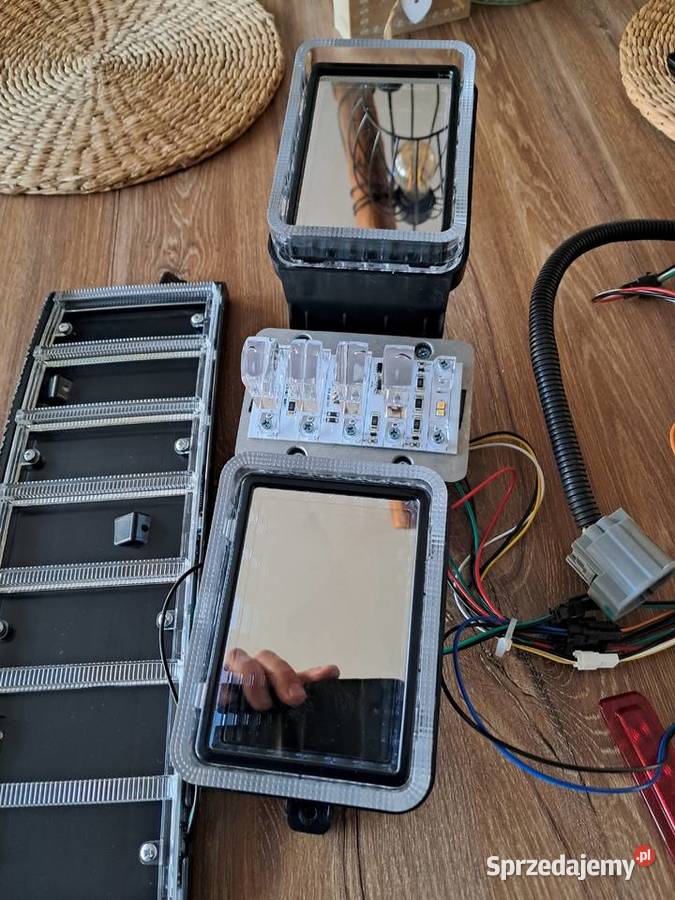 nowe wewnętrzne elementy do lampy Land Rover Sandomierz