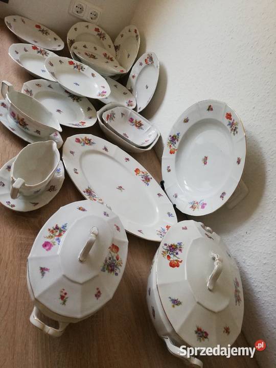 Zestaw porcelany zdobiony kwiatami Gorlice
