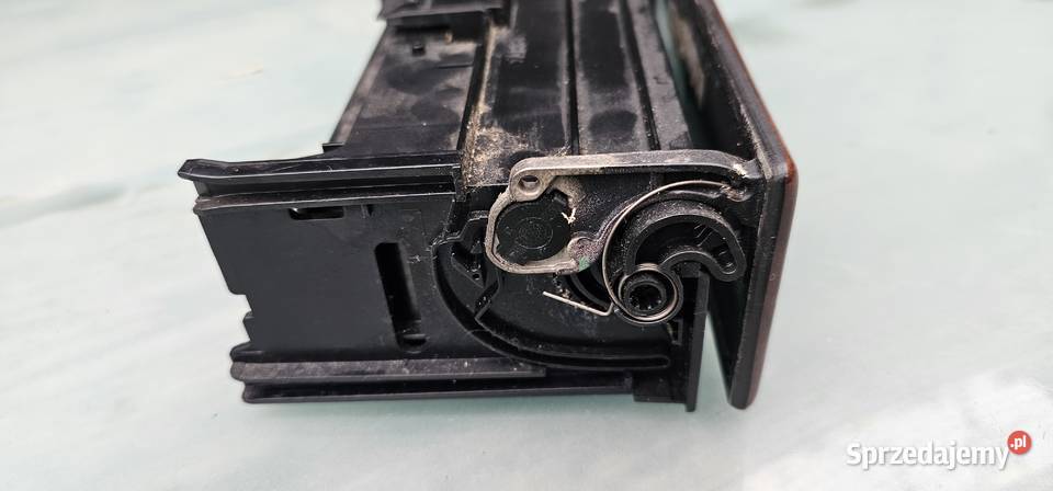 Schowek pod radio mercedes w210