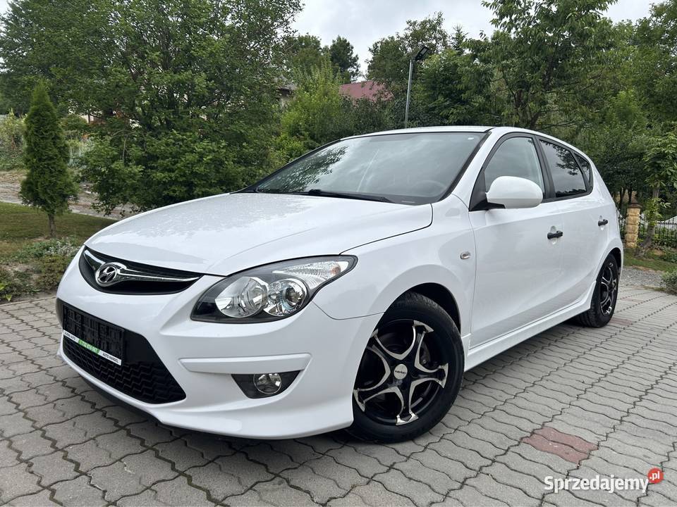 Hyundai i30, Benzyna, Bezwypadkowy, Serwisowany, Alufelgi, Hak