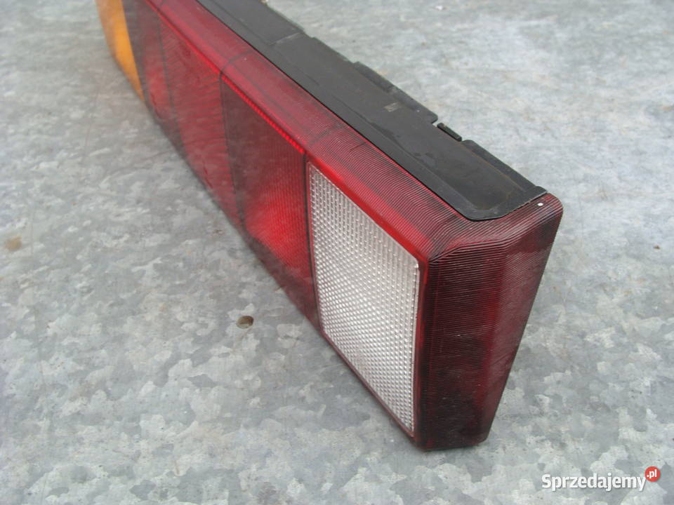 VW SANTANA LAMPA TYLNA LEWA 325945111A