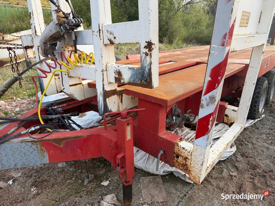 Przyczepa do zwozu słomy siana