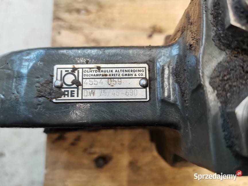 Siłownik główny ramienia Holland W60 Wilkowo
