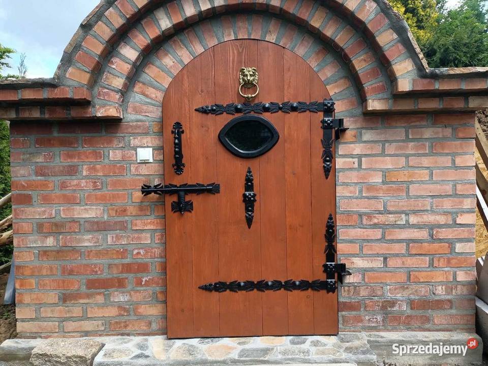 Ozdobne okucua do drzwi piwniczki ziemianki Rzeszów