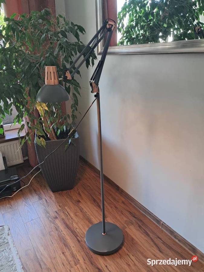 nowa lampa może być stojąca montowana do ściany Sandomierz